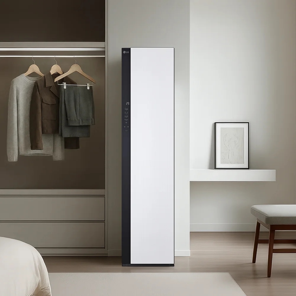 실내에 설치된 LG 스타일러 SC3GTE5E 린넨 화이트