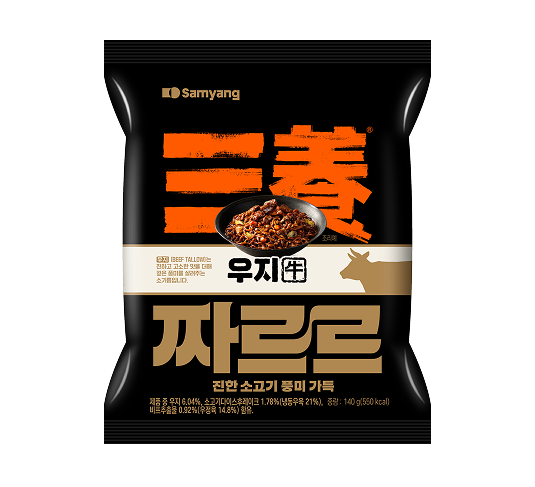 검은색과 금색 패키지의 삼양 짜르르 140g 제품